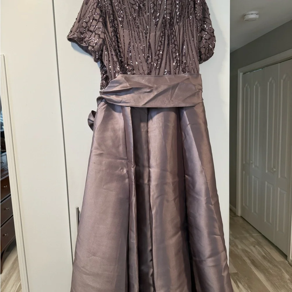 R&M Richards Plus Dress in Sparkling Mauve - Picture 2 of 6